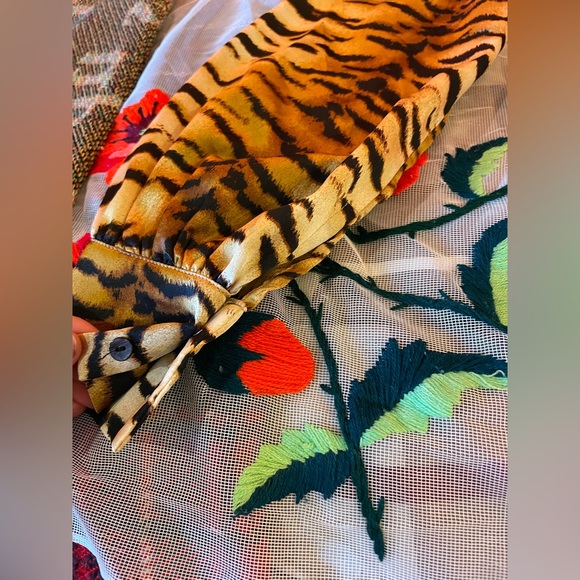 Forever 21 Plunge Tiger Print Blouse, Size Small - Picture 4 of 11